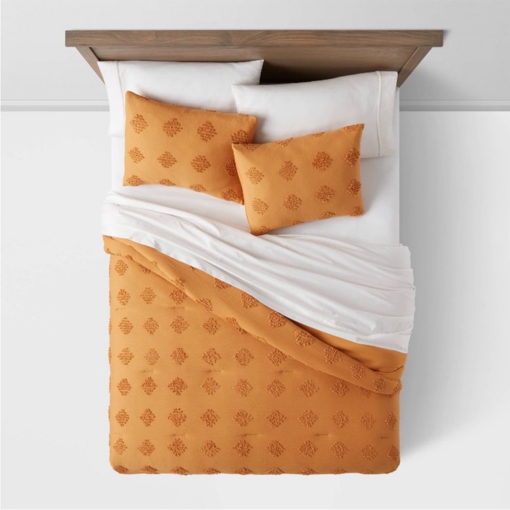 THRESHOLD NWT tufted diamond crinkle comforter & sham set -gold -full/queen